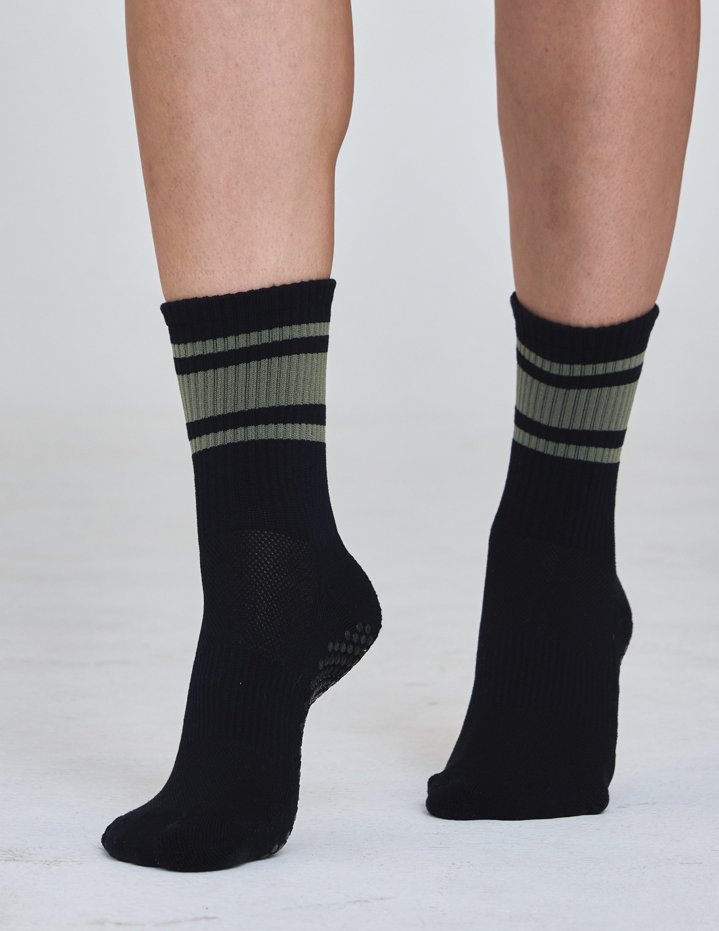 #color_black and olive