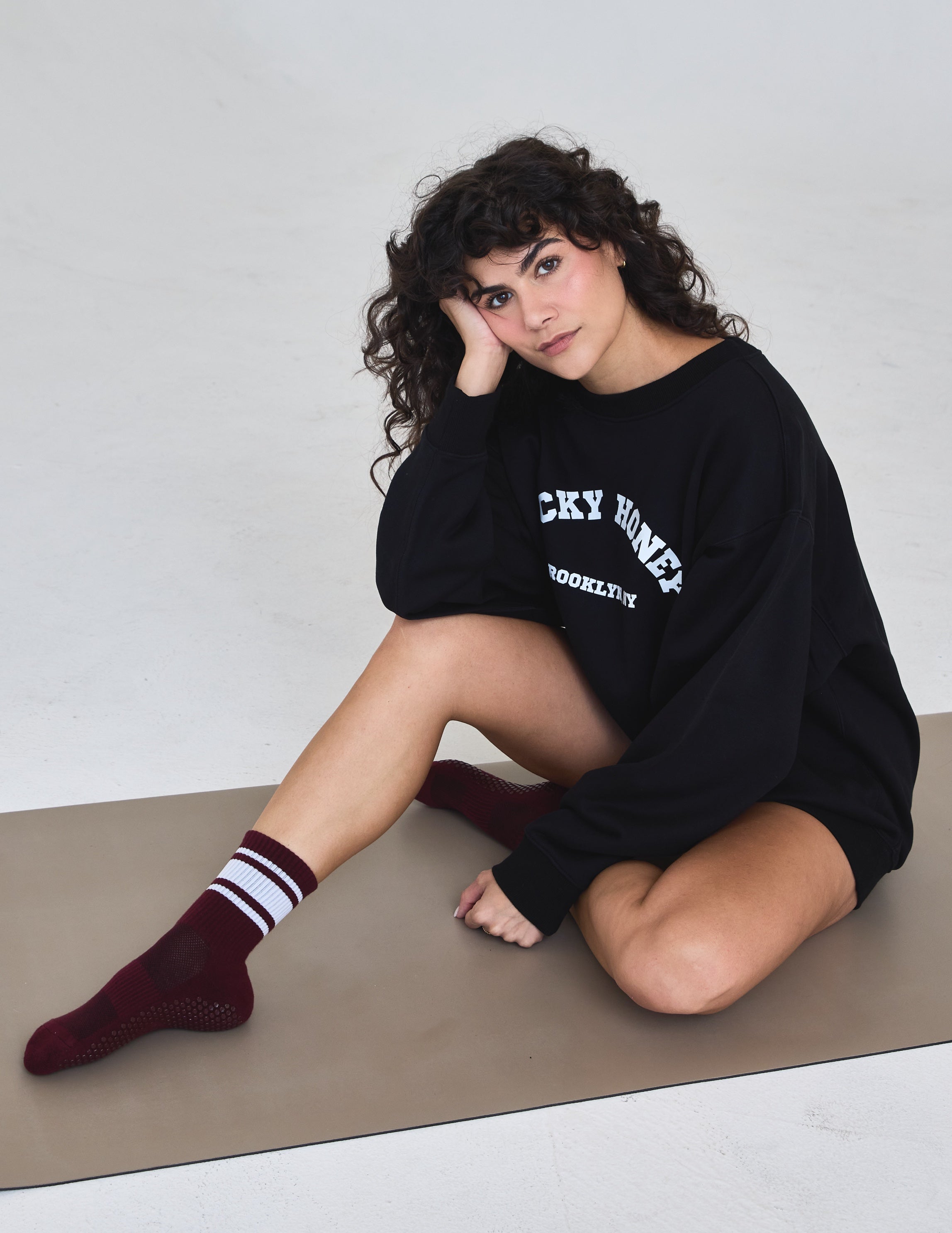 #color_maroon and white