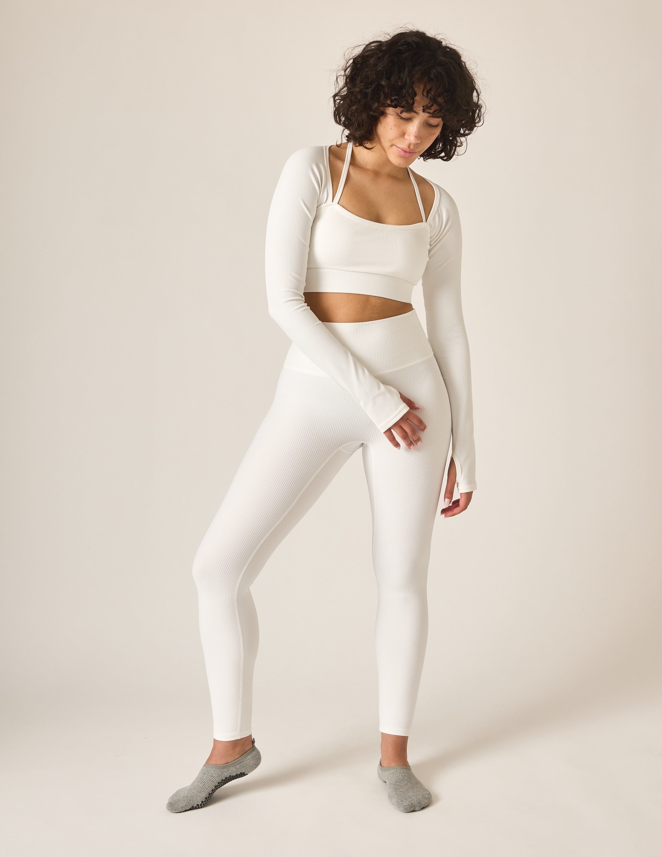 Haut court côtelé à manches longues et dos nu