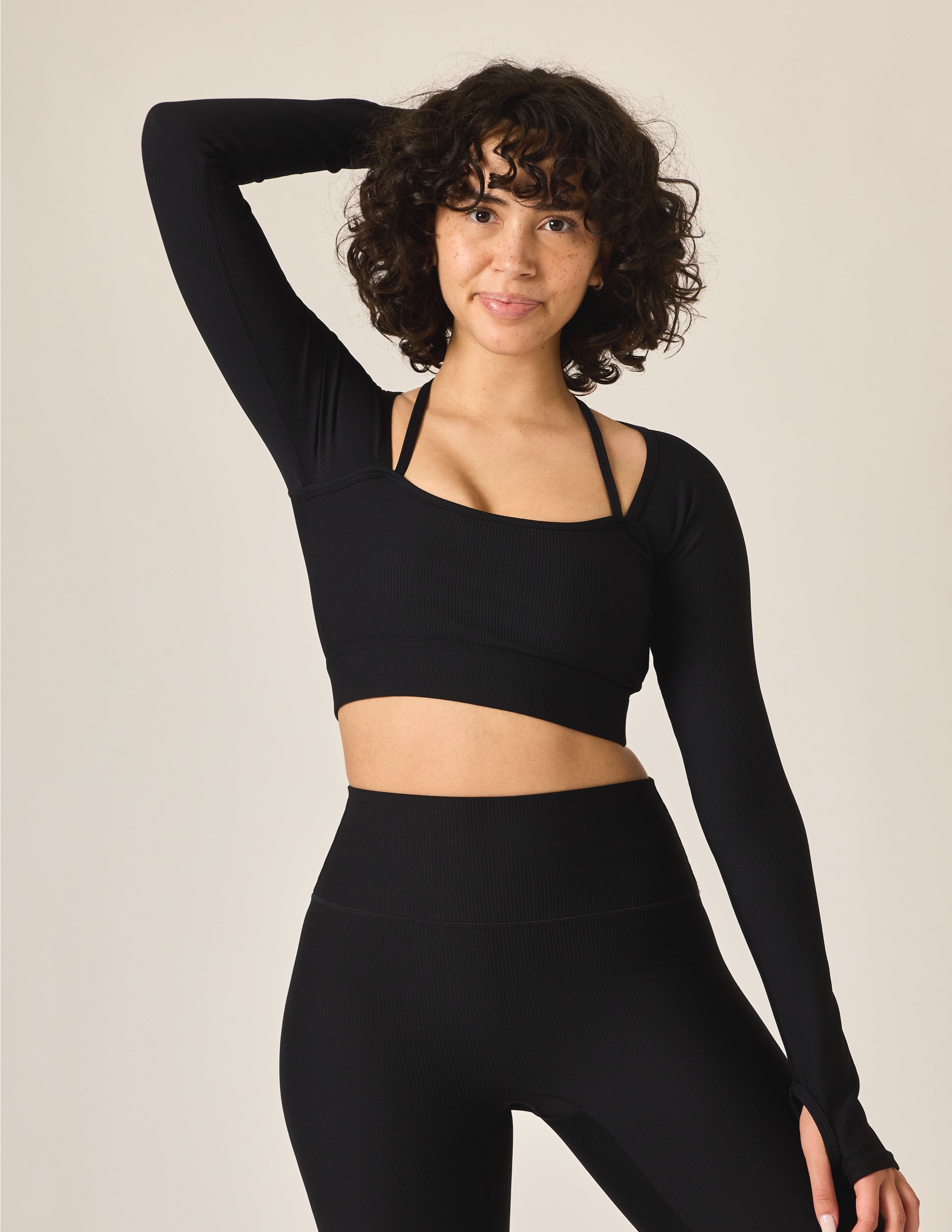 Haut court côtelé à manches longues et dos nu