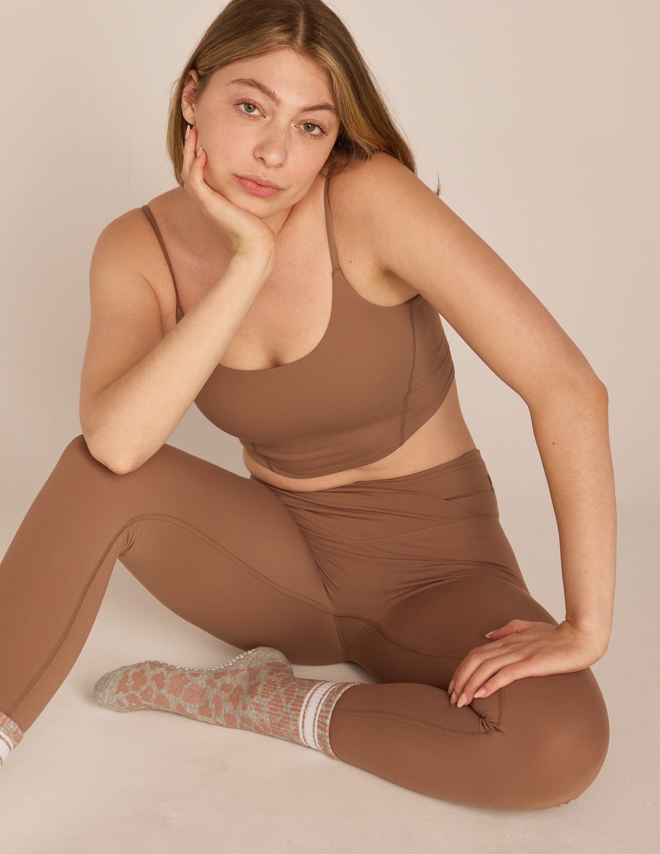 #color_taupe